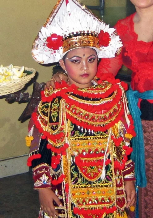 Tangerang Made, Sang Penari Baris