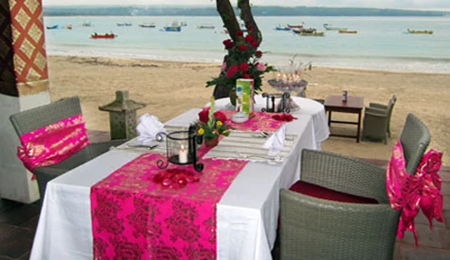 Romantic dinner at Jimbaran Bay