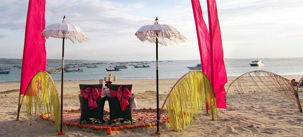 Makan Malam Romantis Teluk Jimbaran Restoran Pantai Bawang Merah