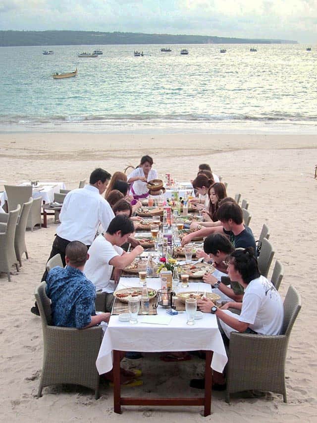 beachfront group dinner