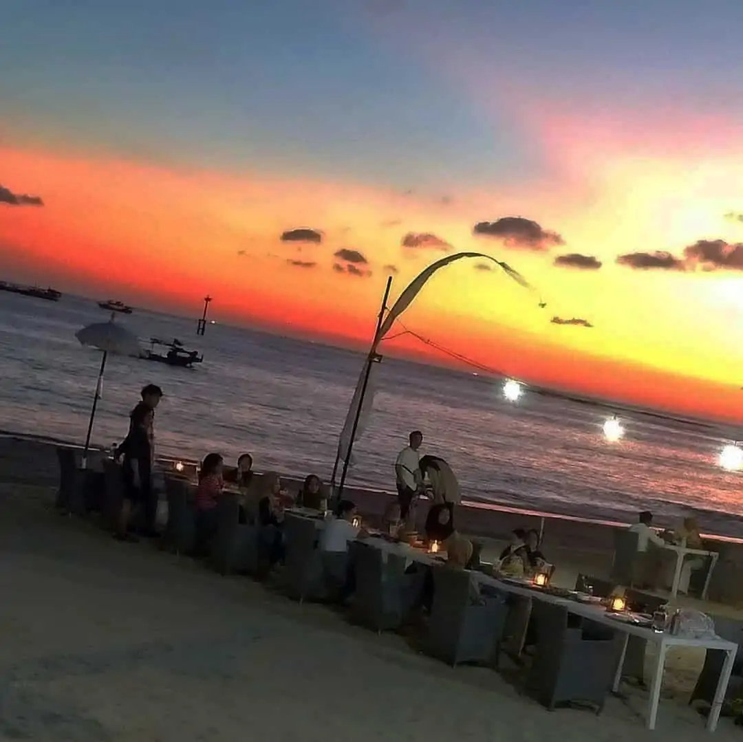 Cena di gruppo per le vacanze 2021 a Jimbaran