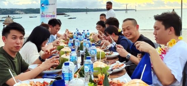 Jimbaran seafood beach dining