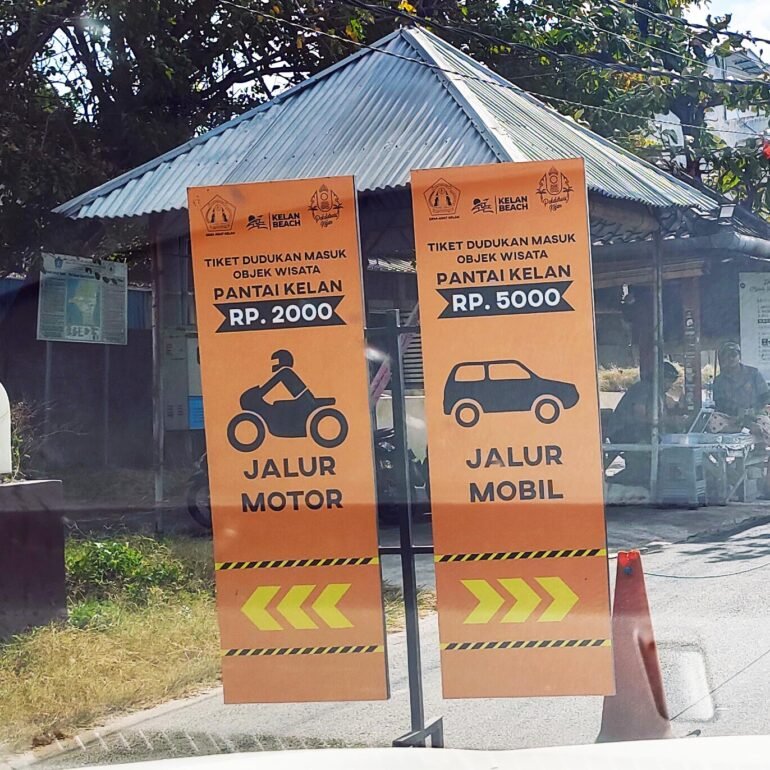 harga tiket Pantai kelan