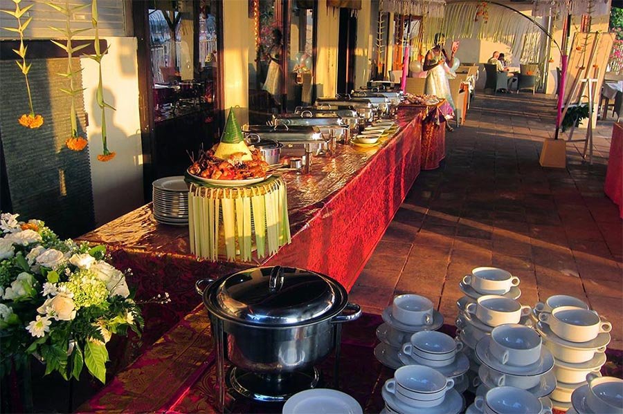 Fantastic Buffet Lunch at Jimbaran Bay